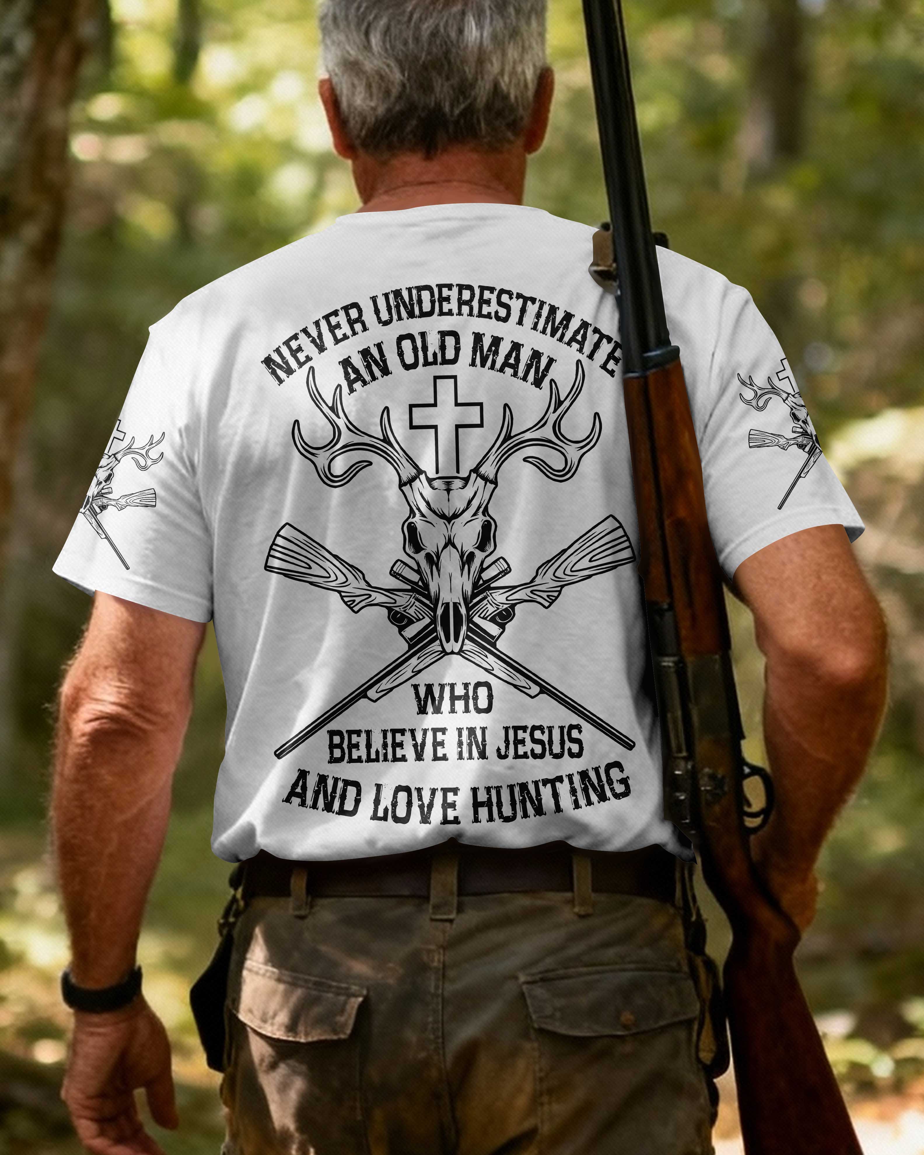 Never Underestimate An Old Man Who Believe In Jesus And Love Hunting T-Shirt