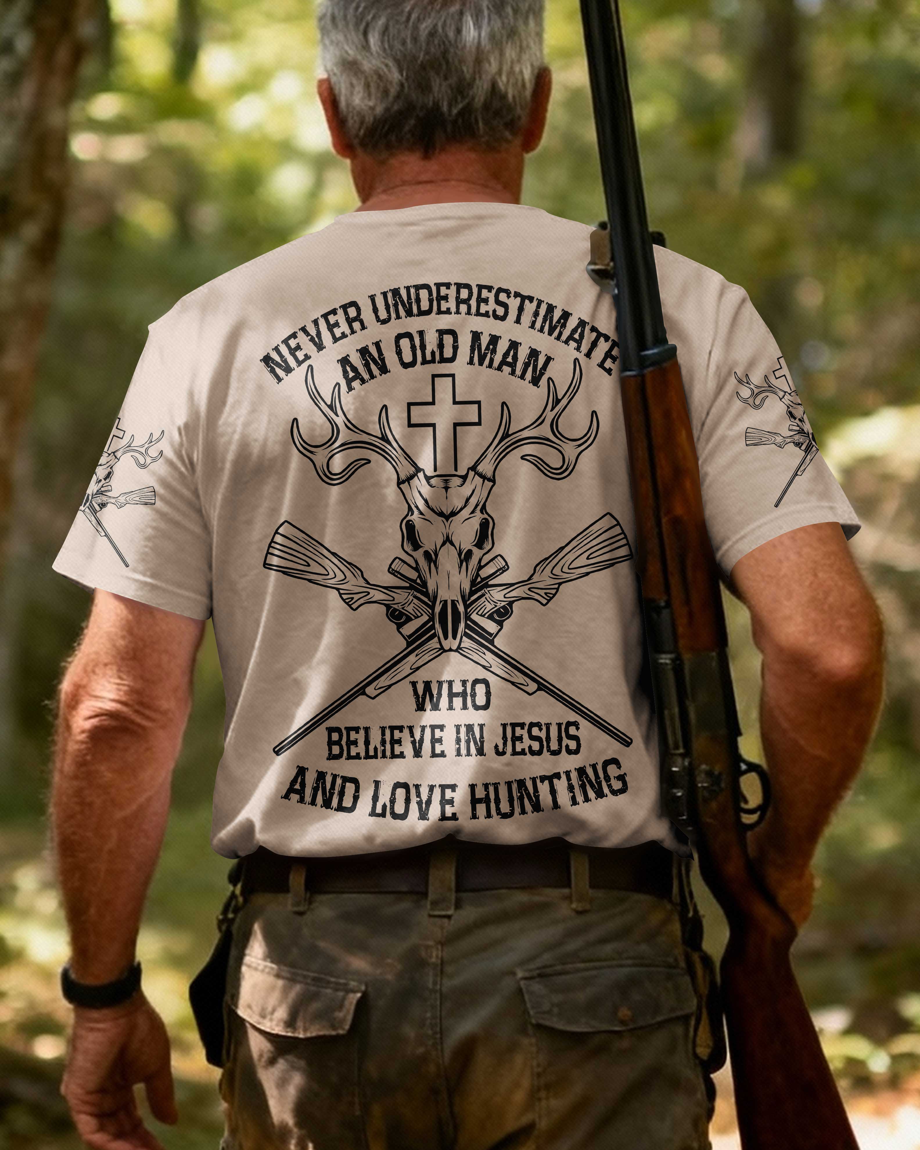 Never Underestimate An Old Man Who Believe In Jesus And Love Hunting T-Shirt