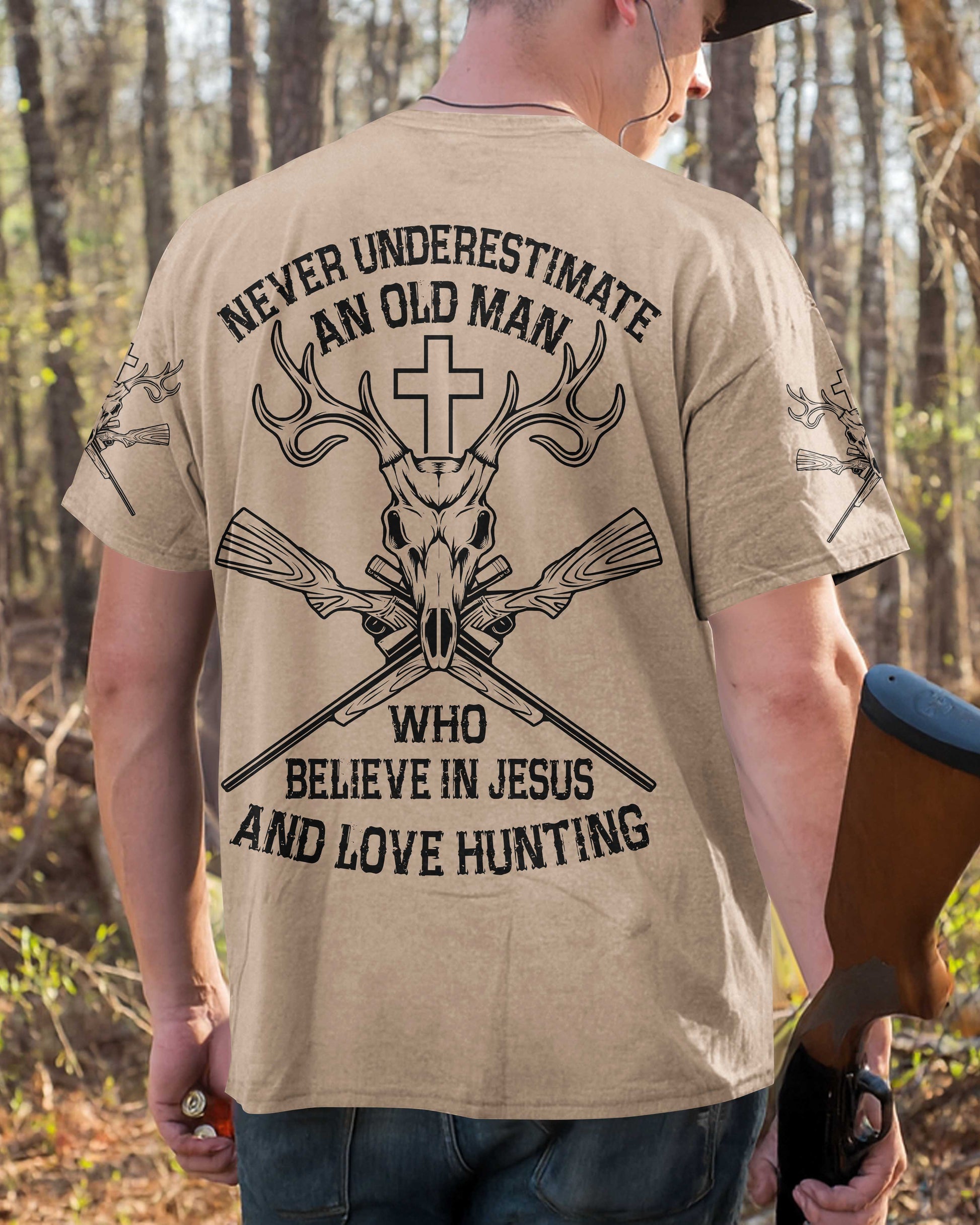 Never Underestimate An Old Man Who Believe In Jesus And Love Hunting T-Shirt