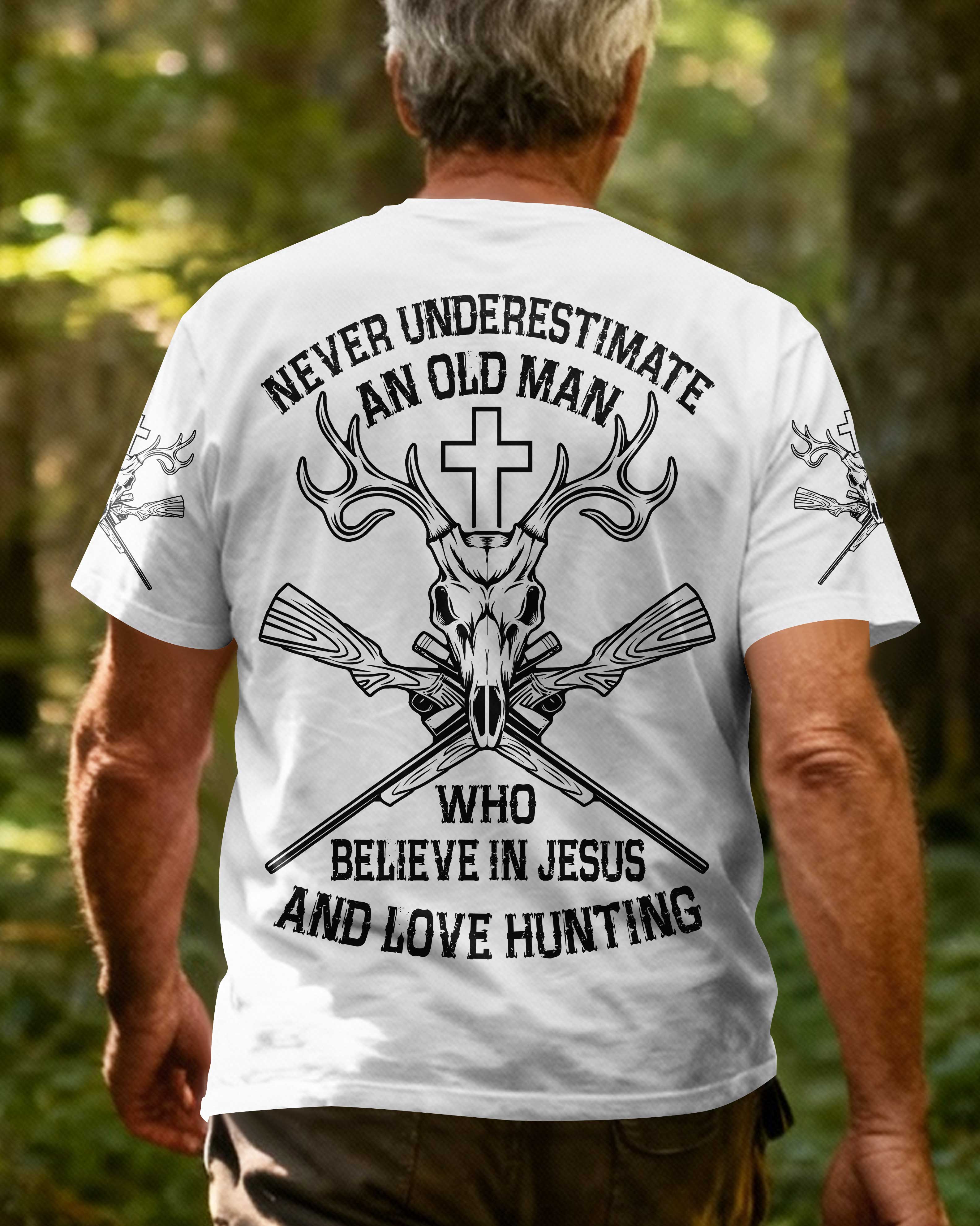 Never Underestimate An Old Man Who Believe In Jesus And Love Hunting T-Shirt